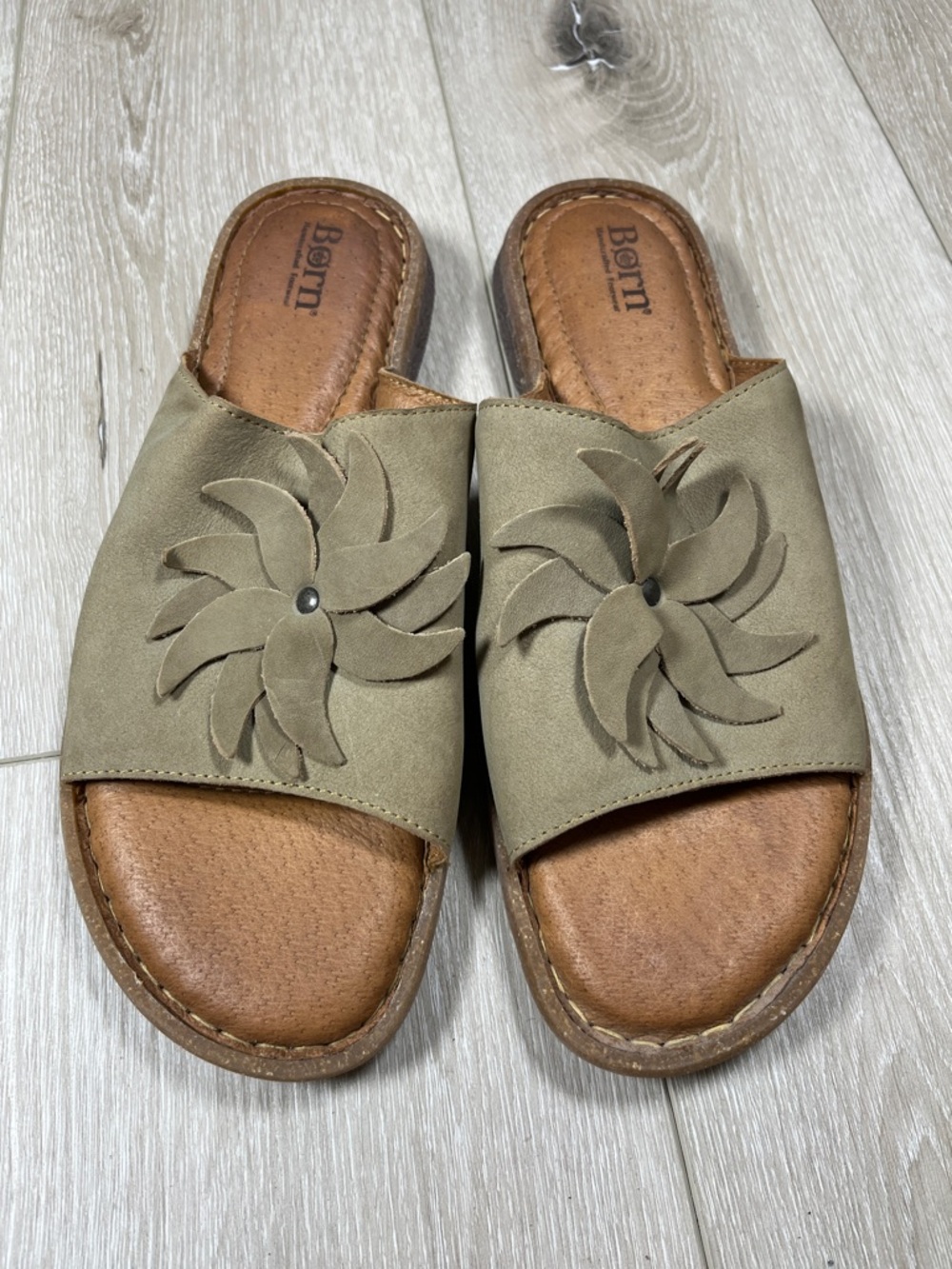 Born Olive Green Slip-On Slide Sandals with Floral Applique Size 11